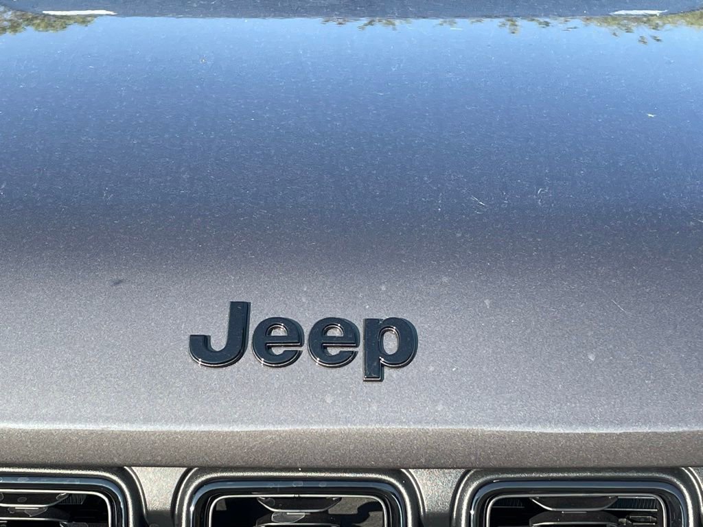 New 2025 Jeep Grand Cherokee L Altitude image 9