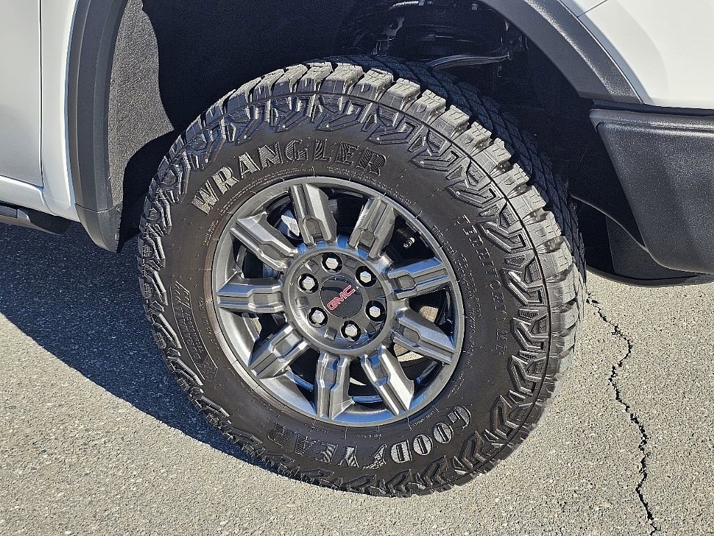 Used 2025 GMC Sierra 1500 AT4X image 8