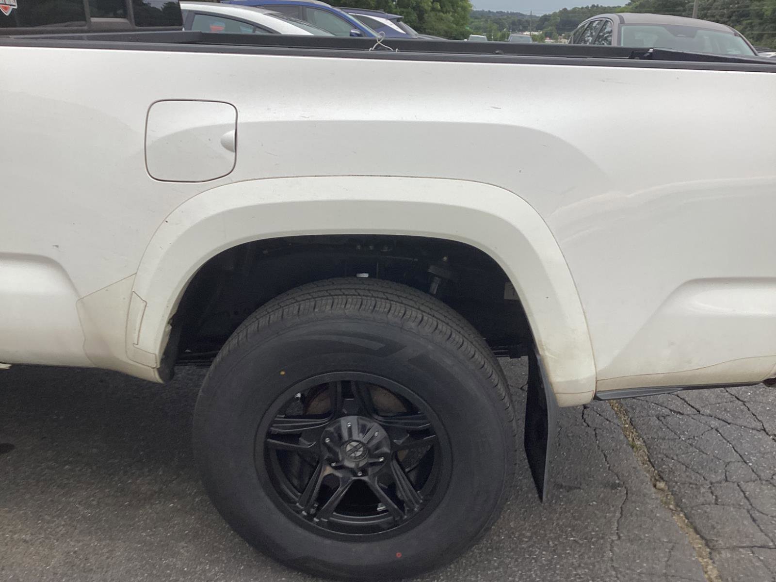 Used 2018 Toyota Tacoma SR5 RWD image 16