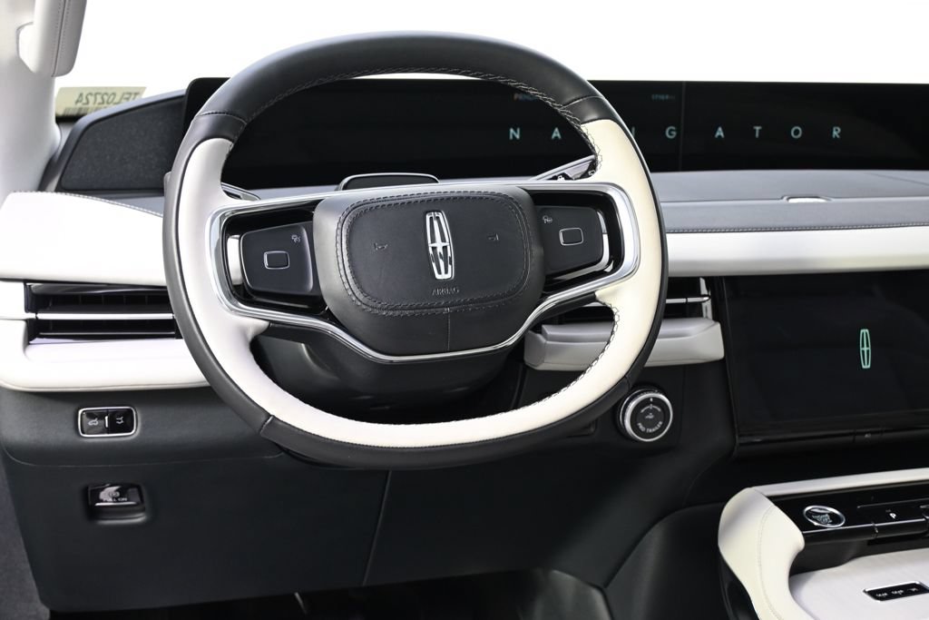 New 2026 Lincoln Navigator Reserve w/ Jet Appearance Package AWD/4WD image 12