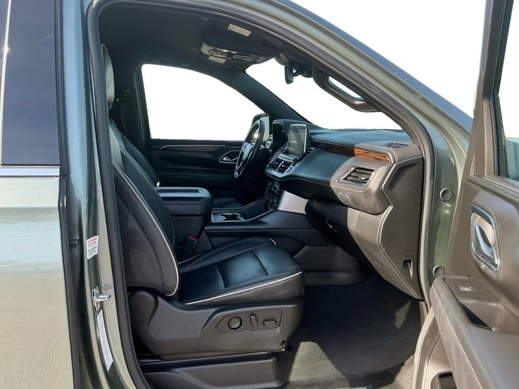Used 2023 Chevrolet Suburban Premier AWD/4WD image 22