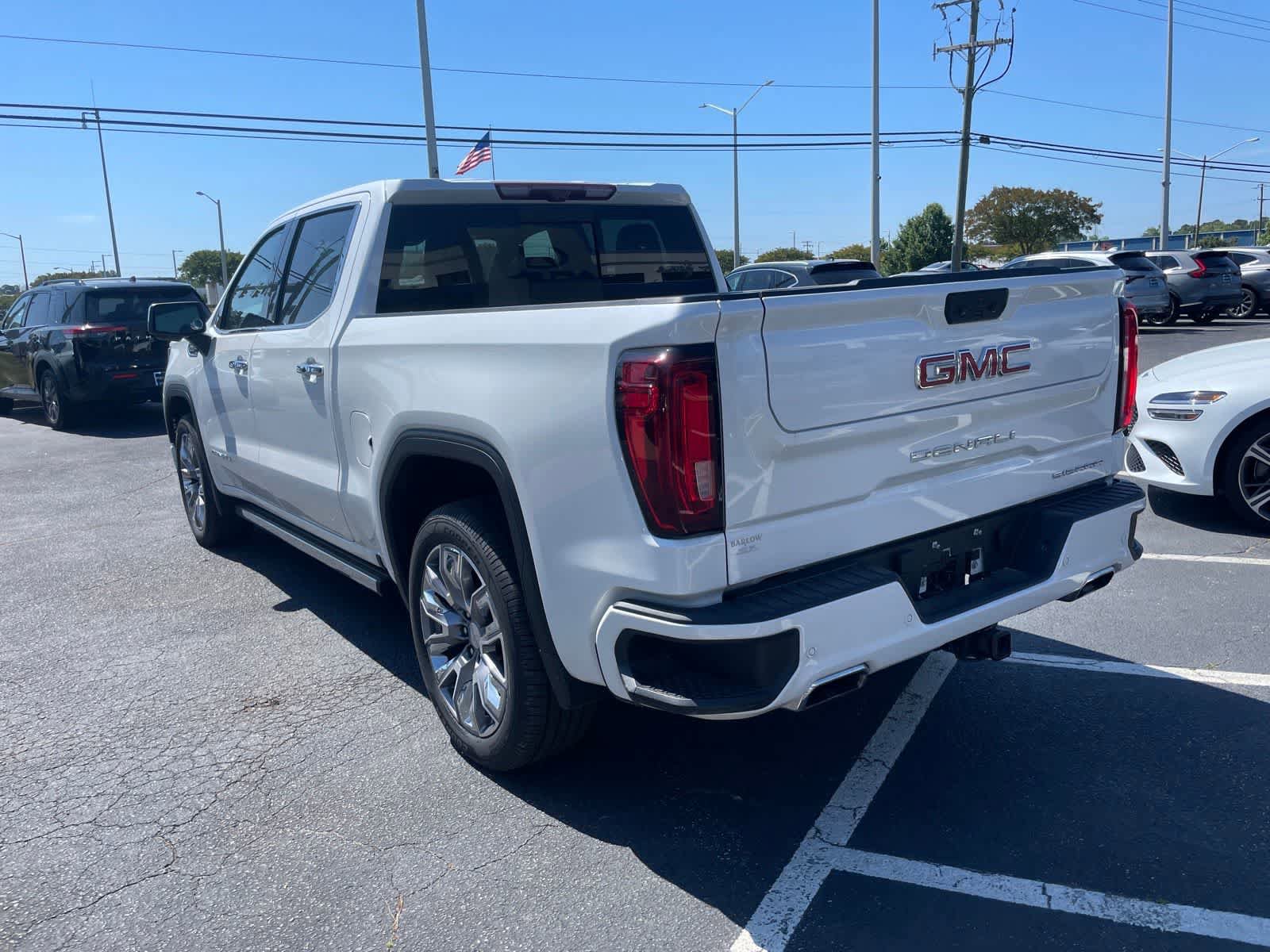 Used 2023 GMC Sierra 1500 Denali w/ Denali Reserve Package AWD/4WD image 3
