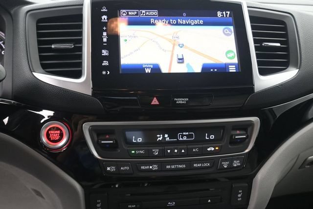 Used 2018 Honda Pilot Touring image 11