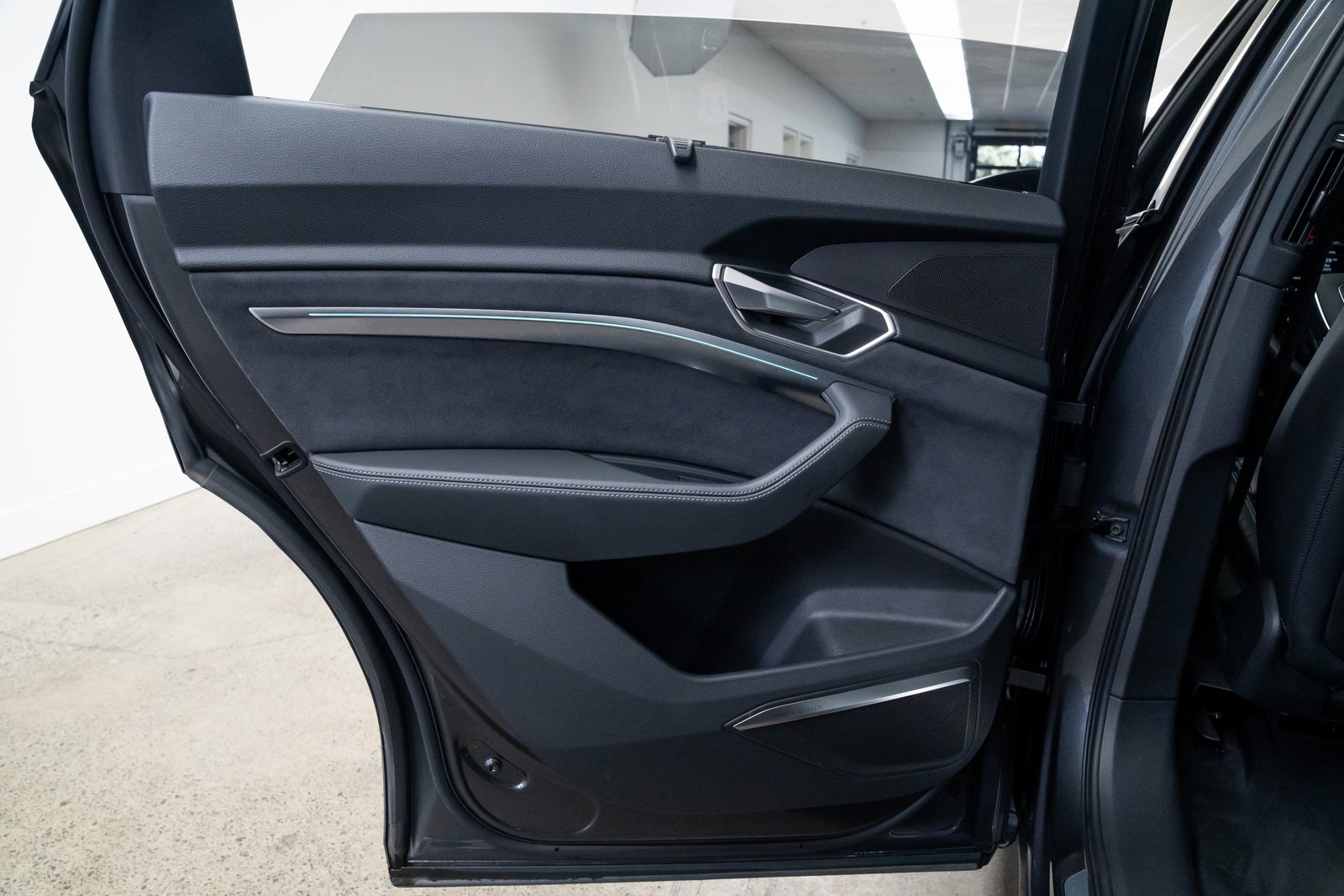 Used 2022 Audi e-tron S Prestige w/ Prestige Package image 20