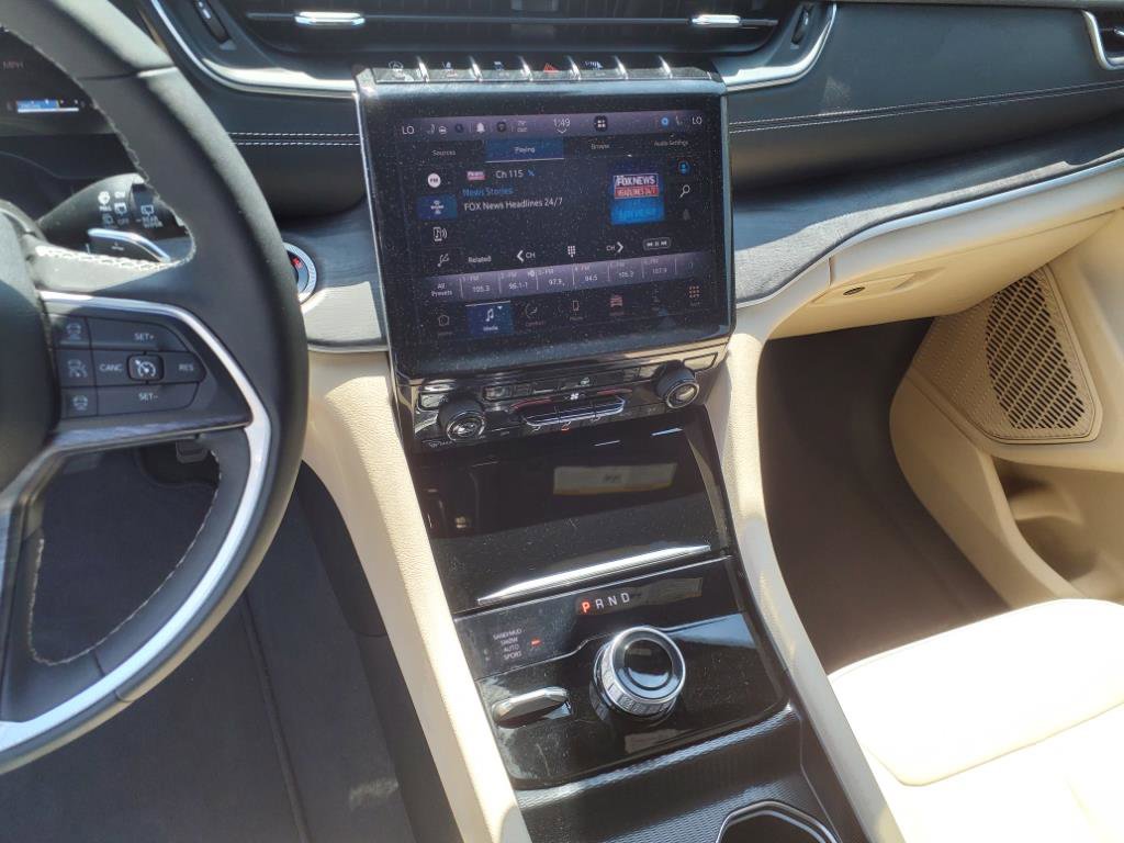 Used 2024 Jeep Grand Cherokee Limited image 15