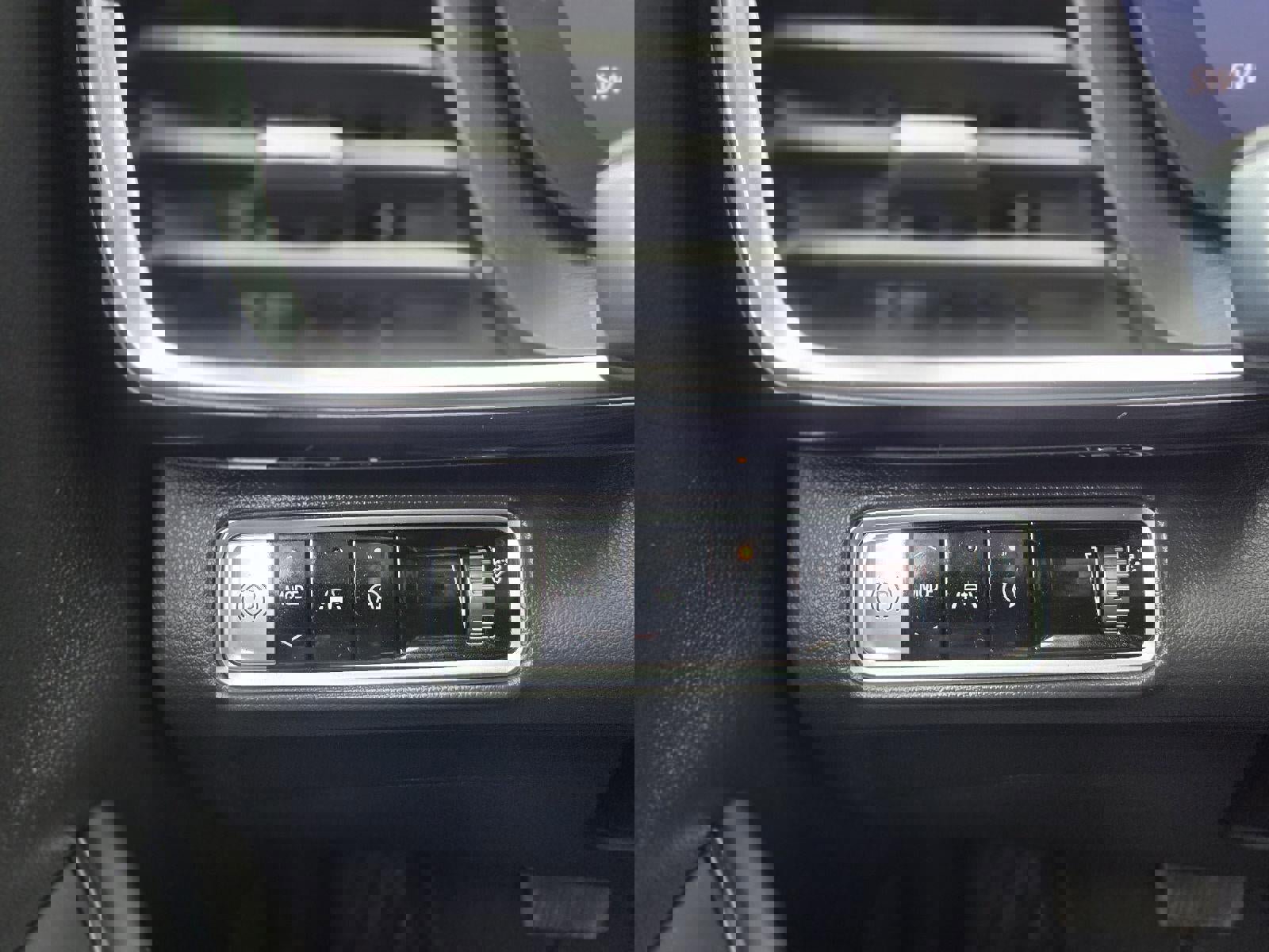 Certified 2025 Buick Envision Preferred image 31