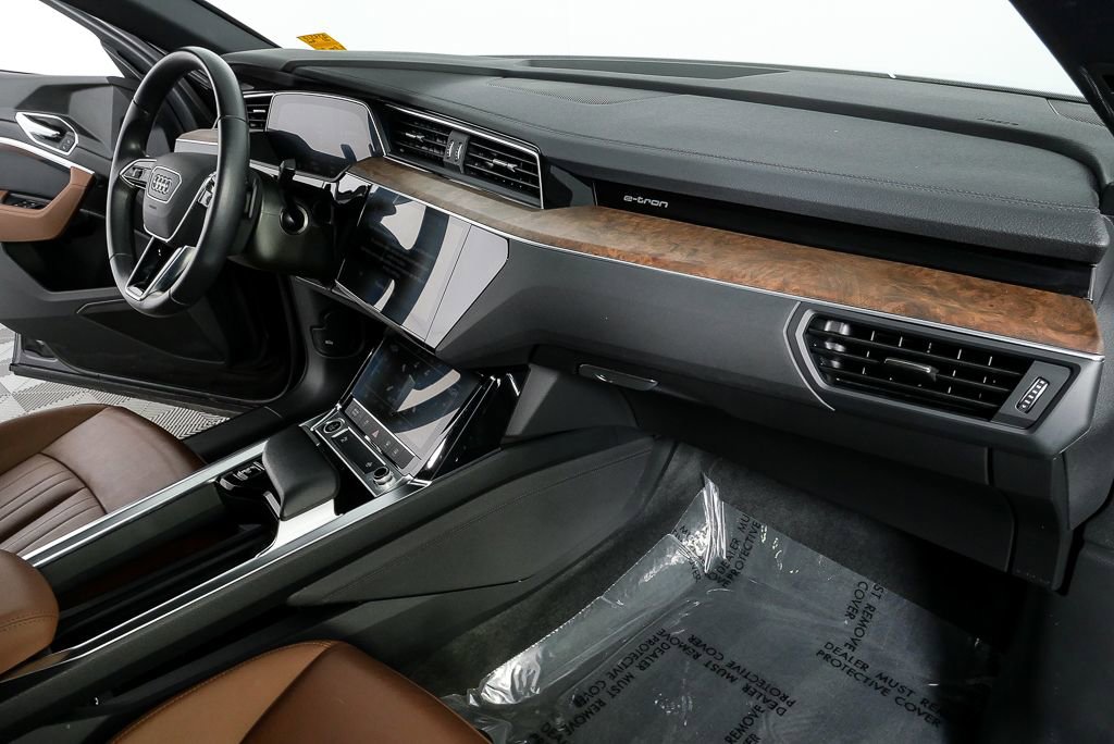 Certified 2022 Audi e-tron Premium image 23