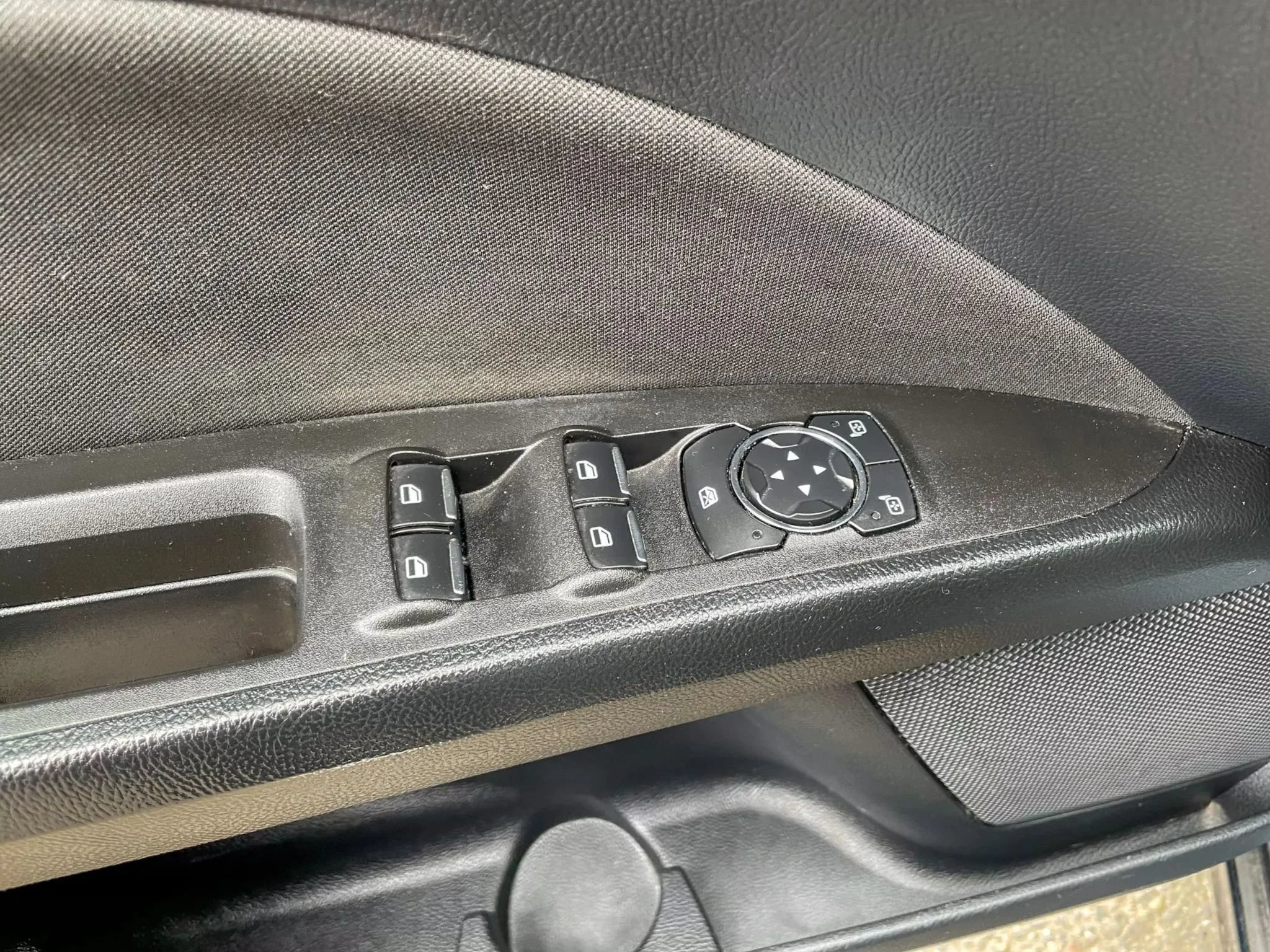 Used 2020 Ford Fusion SE FWD image 17
