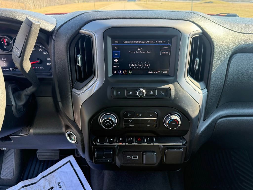 Used 2023 Chevrolet Silverado 1500 Custom image 34