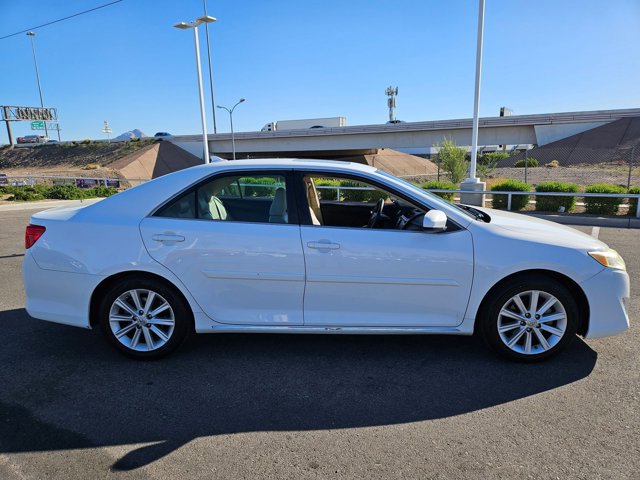 Used 2014 Toyota Camry XLE FWD video 4