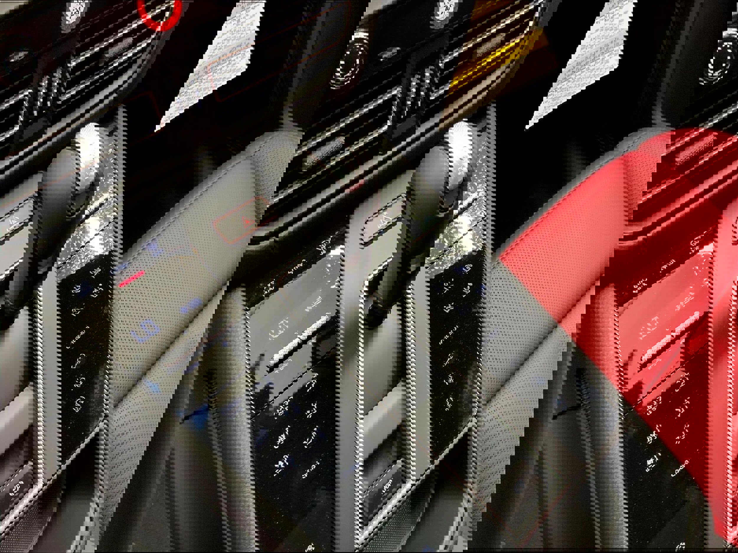 New 2025 Porsche Macan image 16