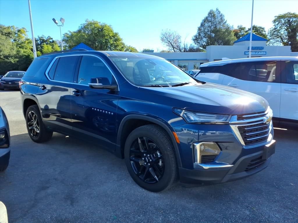 Used 2023 Chevrolet Traverse LT