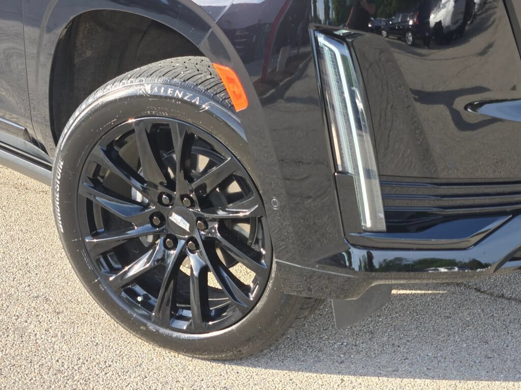 Used 2024 Cadillac Escalade Sport Platinum w/ LPO, ONYX Package AWD/4WD image 3