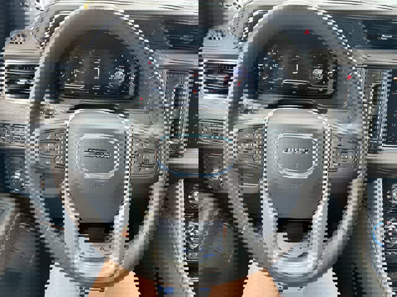 Used 2024 GMC Yukon XL Denali image 11