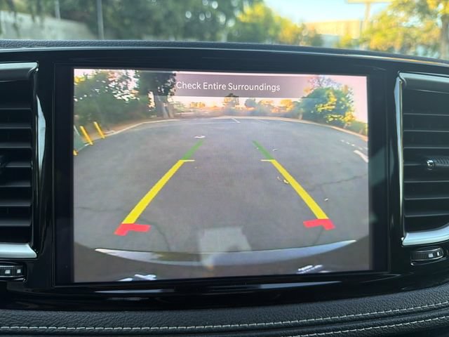Used 2023 Chrysler Pacifica Touring-L FWD image 16