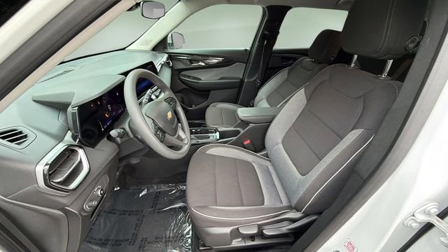 Used 2025 Chevrolet TrailBlazer LT AWD/4WD image 17