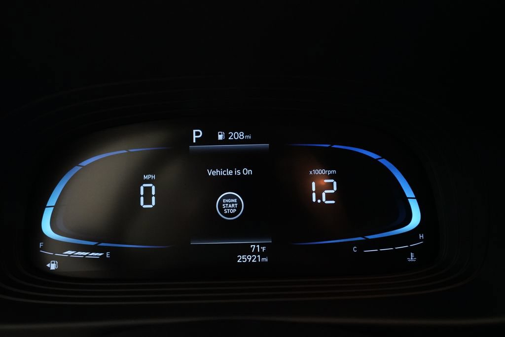 Used 2025 Hyundai Venue SEL FWD image 2