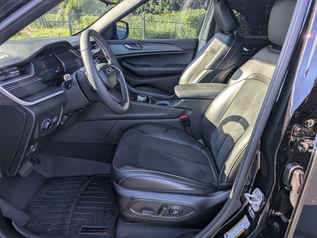 Used 2024 Jeep Grand Cherokee Altitude AWD/4WD image 21