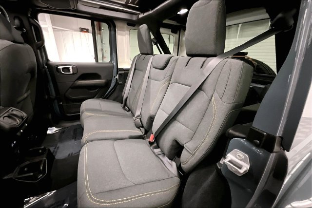 Used 2026 Jeep Wrangler Unlimited Sahara AWD/4WD image 26
