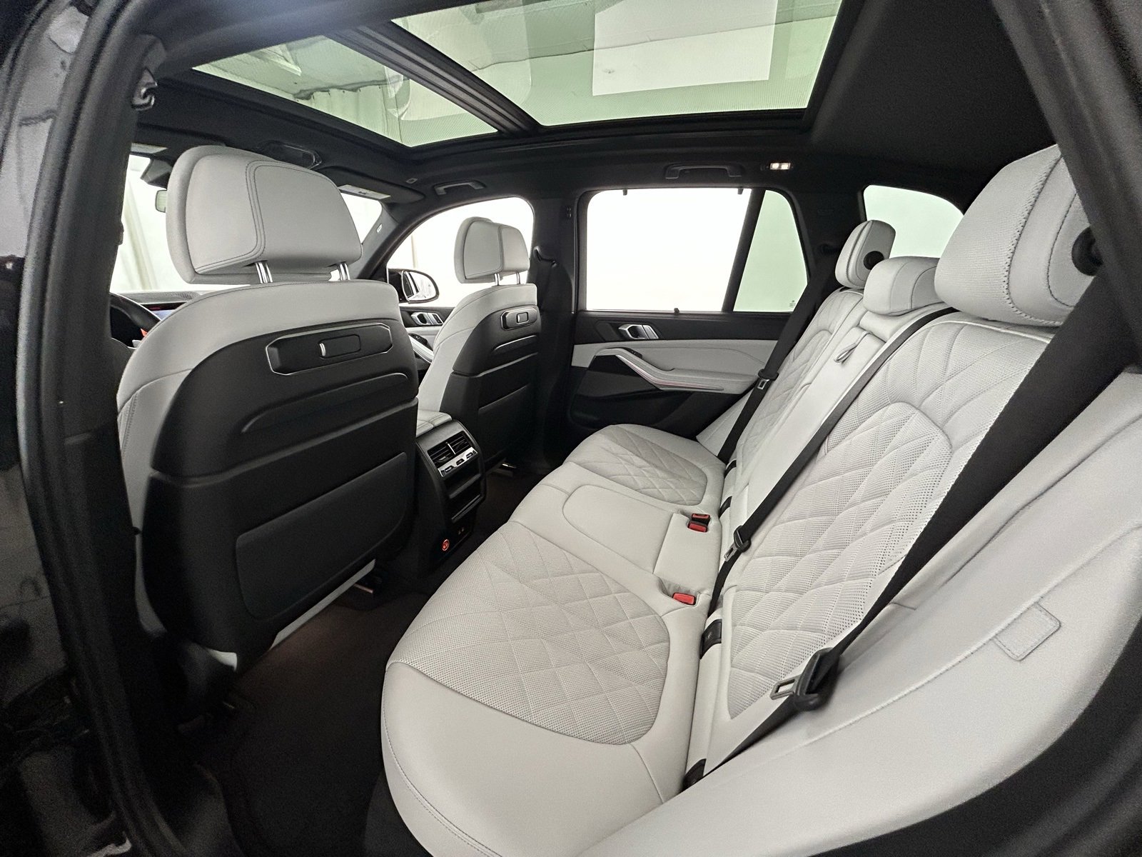 Used 2025 BMW X5 M60i image 34