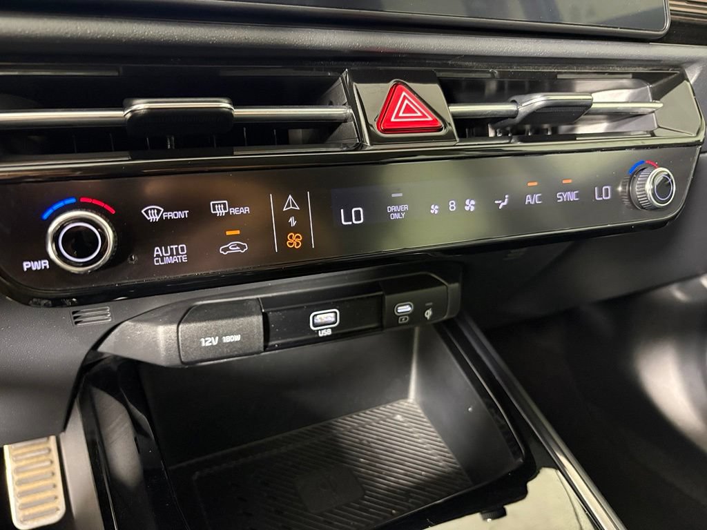 Used 2024 Kia Niro SX Touring FWD image 32