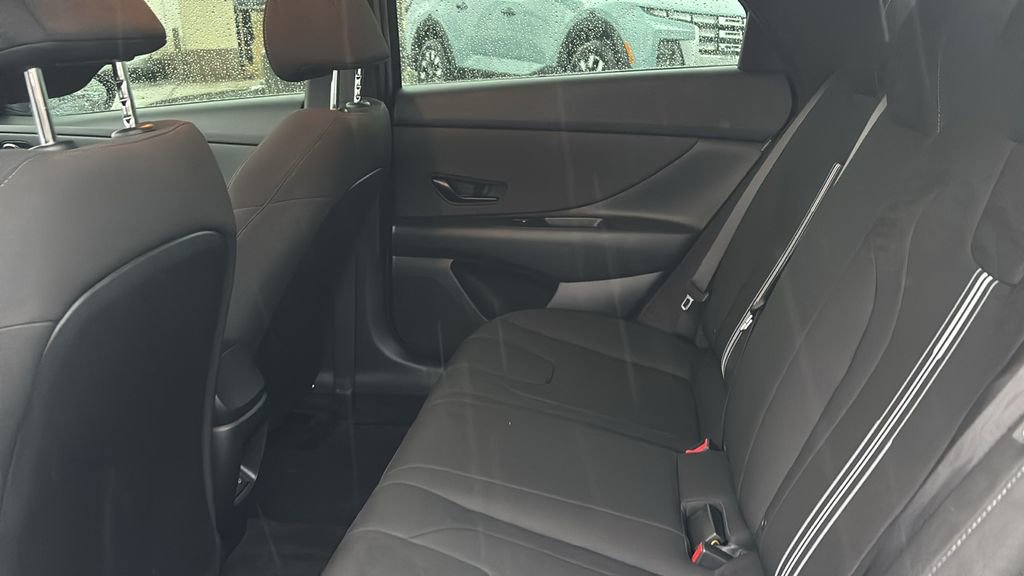Used 2025 Hyundai Elantra Sport image 29