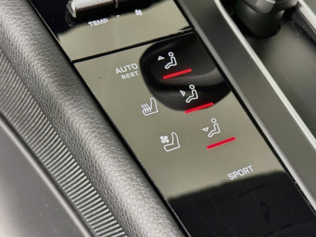 Certified 2026 Porsche Macan AWD/4WD image 22