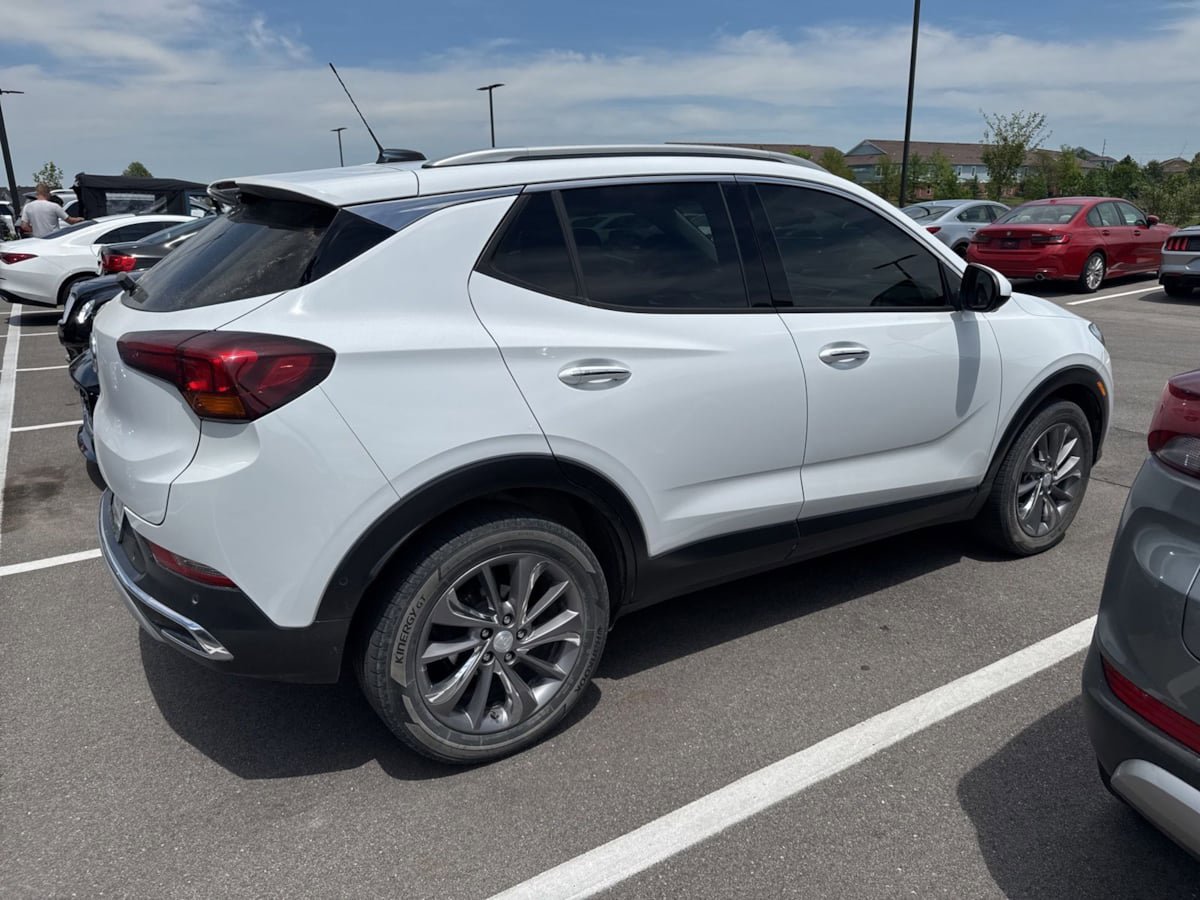 Used 2020 Buick Encore GX Essence w/ Experience Buick Package FWD image 5