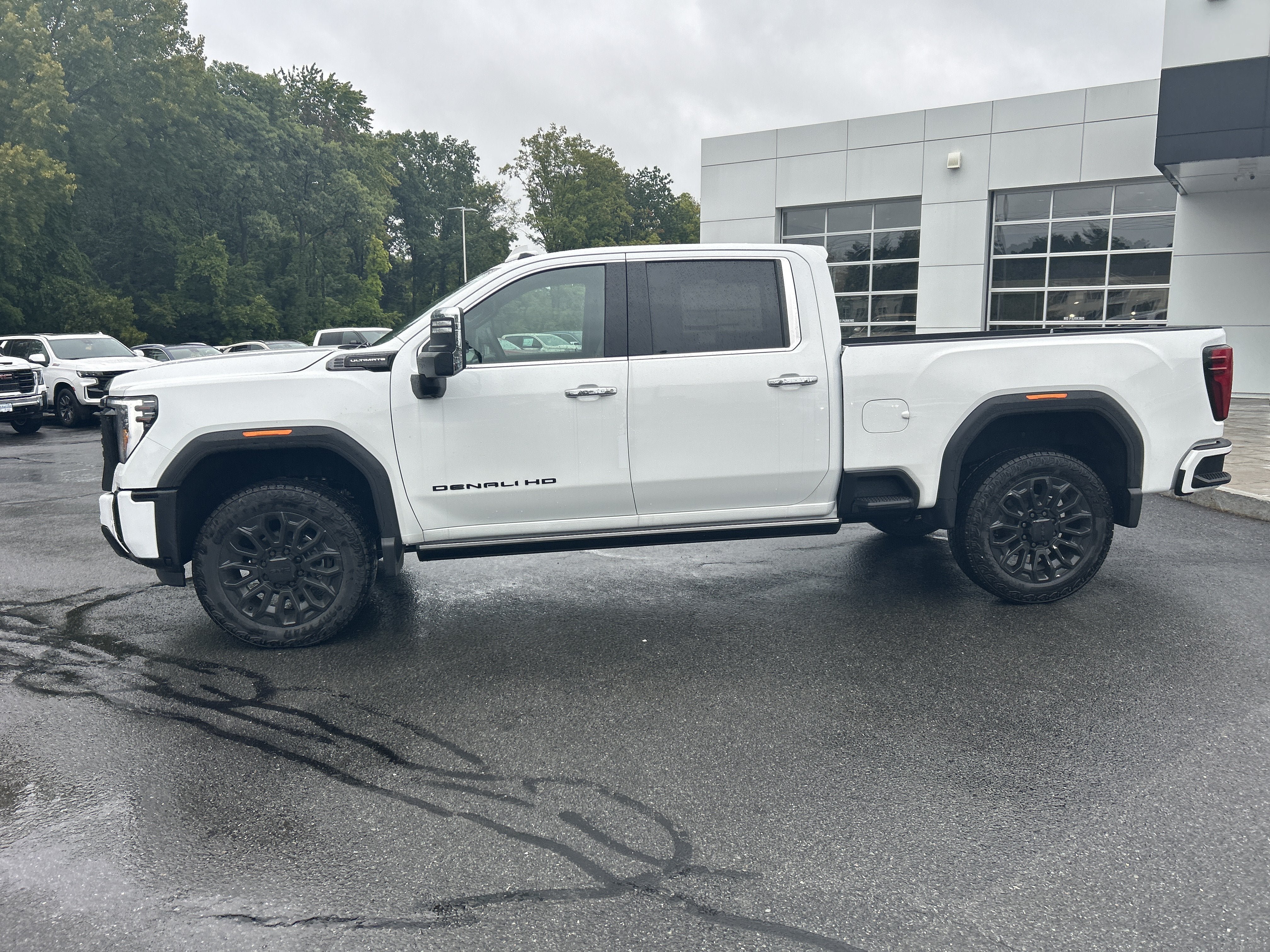 New 2026 GMC Sierra 2500 Denali Ultimate w/ LPO, Black Badging Package AWD/4WD image 2