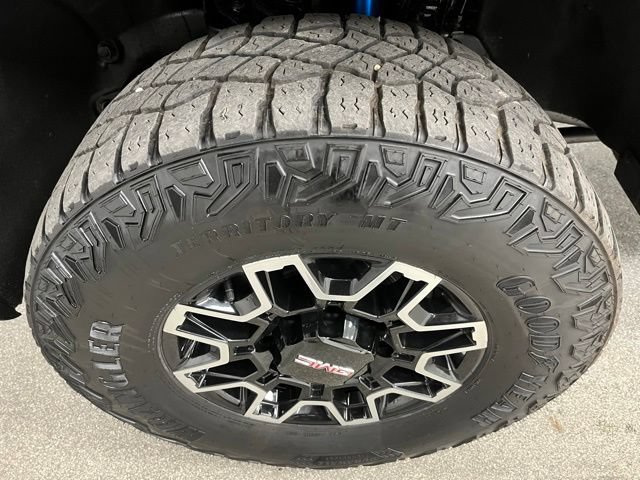 Used 2024 GMC Sierra 2500 AT4X AWD/4WD image 24