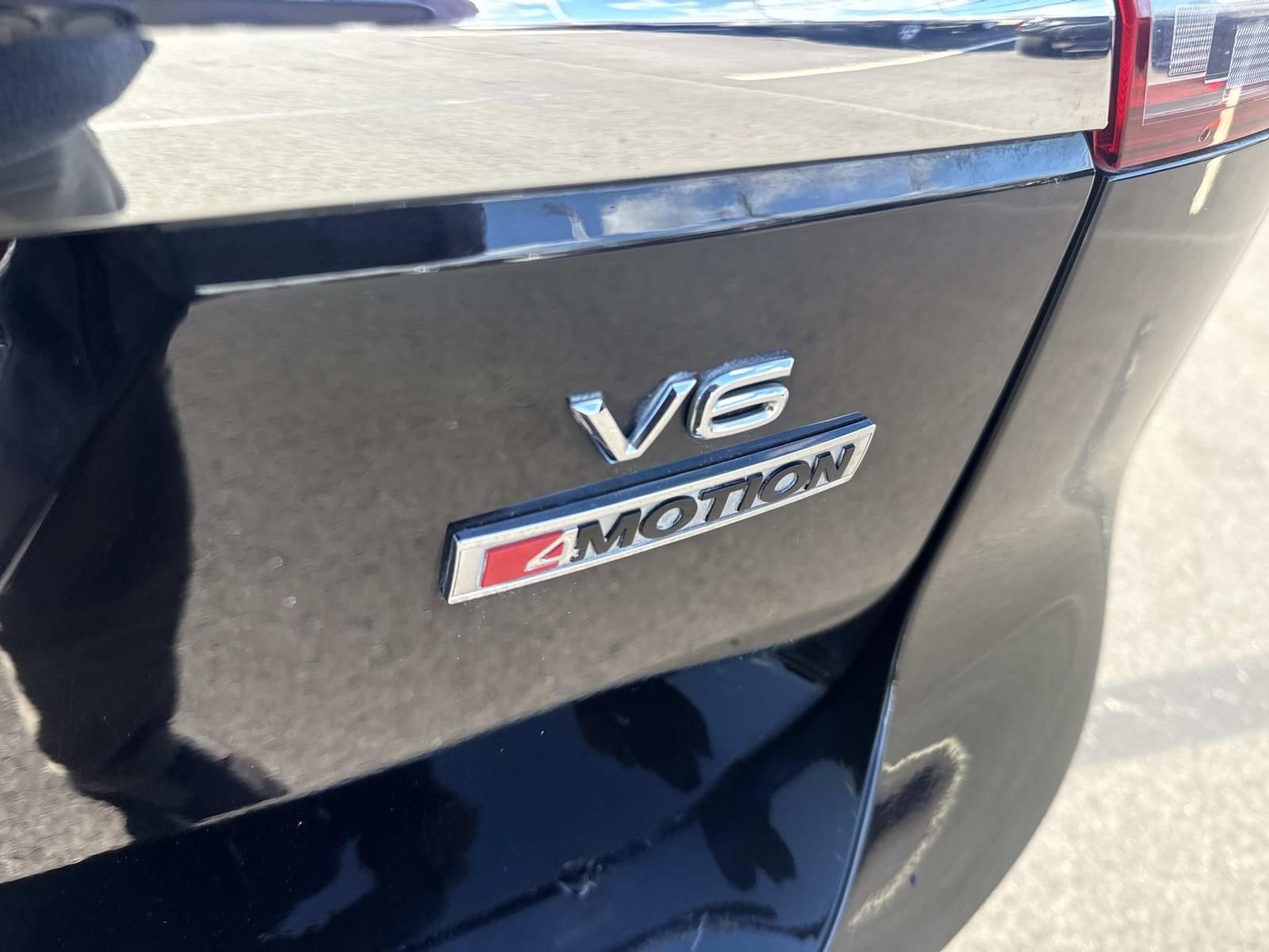 Used 2019 Volkswagen Atlas SE w/ Towing Package image 6