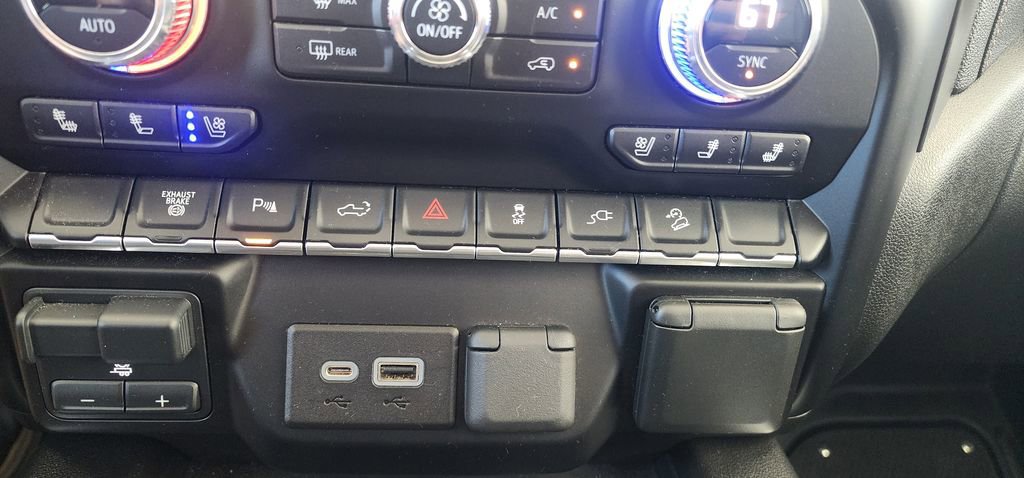 Used 2023 GMC Sierra 3500 AT4 w/ AT4 Preferred Package AWD/4WD image 33
