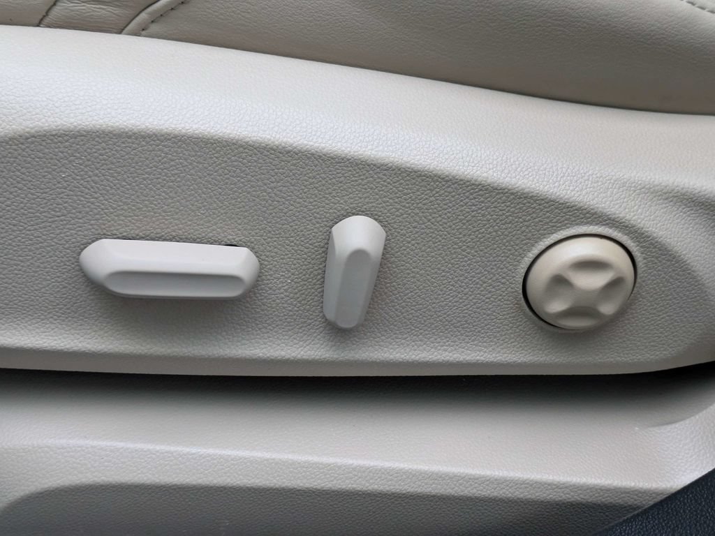 Used 2017 Buick Envision Essence FWD image 20