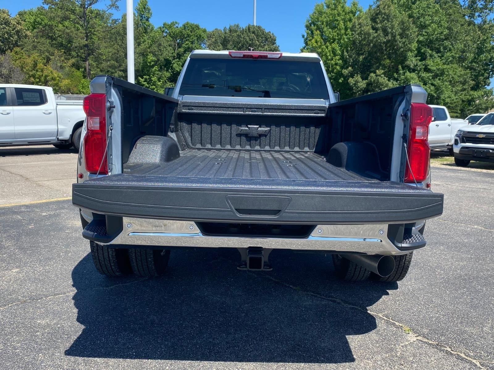 New 2026 Chevrolet Silverado 3500 LT w/ Safety Package AWD/4WD image 4