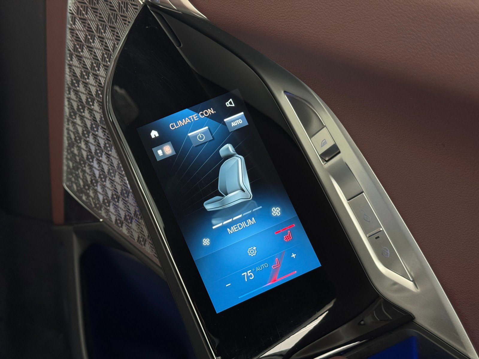 Used 2023 BMW i7 xDrive60 w/ Executive Package 2 image 43