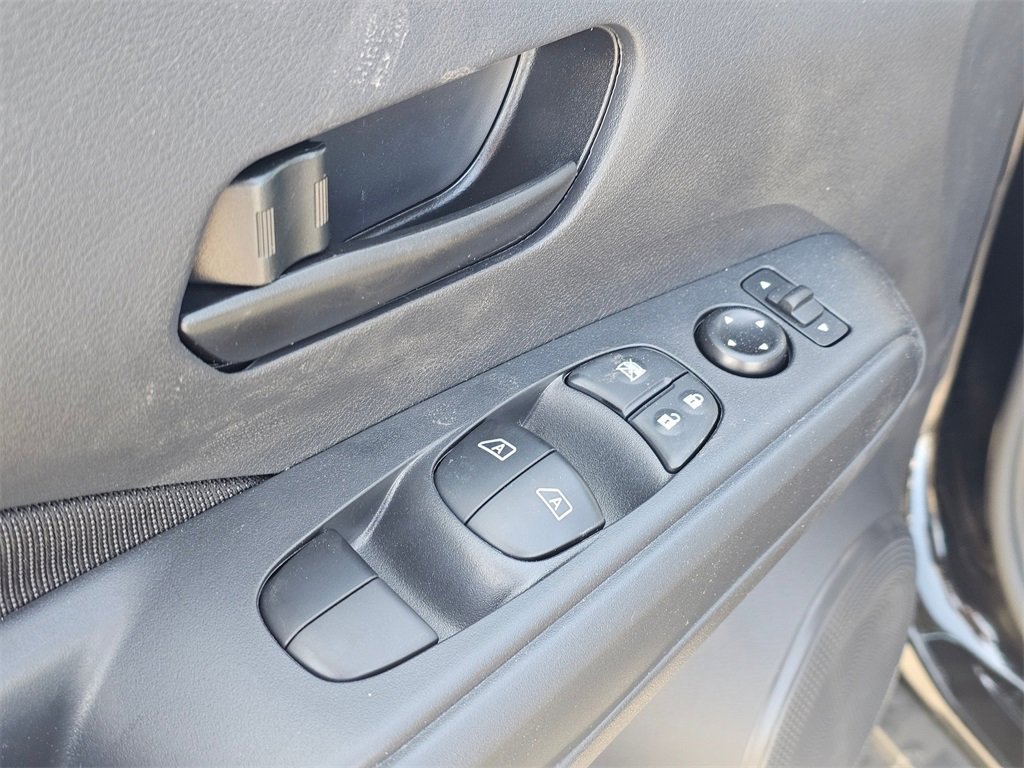 New 2025 Nissan Kicks Play S image 30