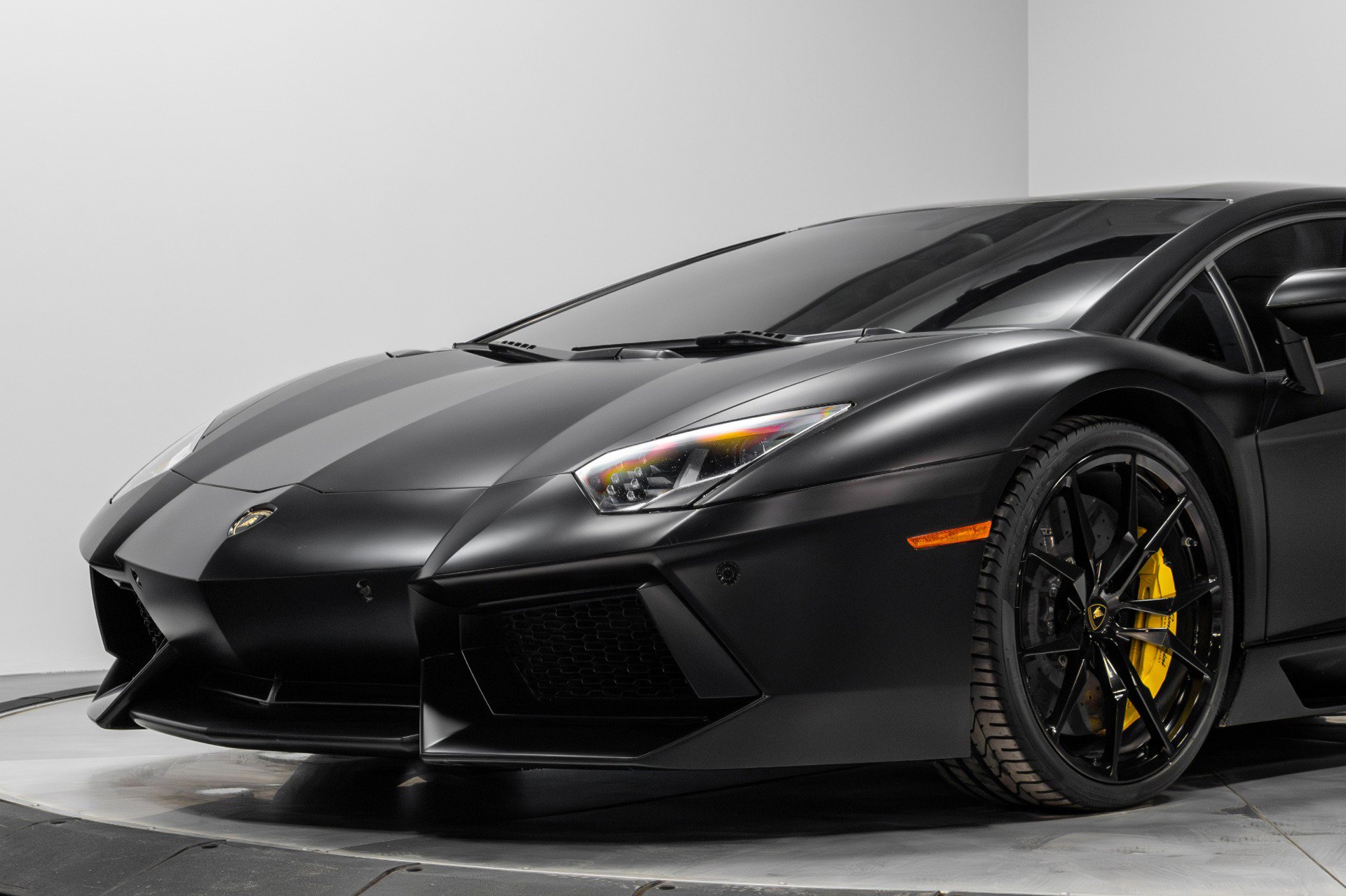 Used 2014 Lamborghini Aventador LP 700-4 image 4