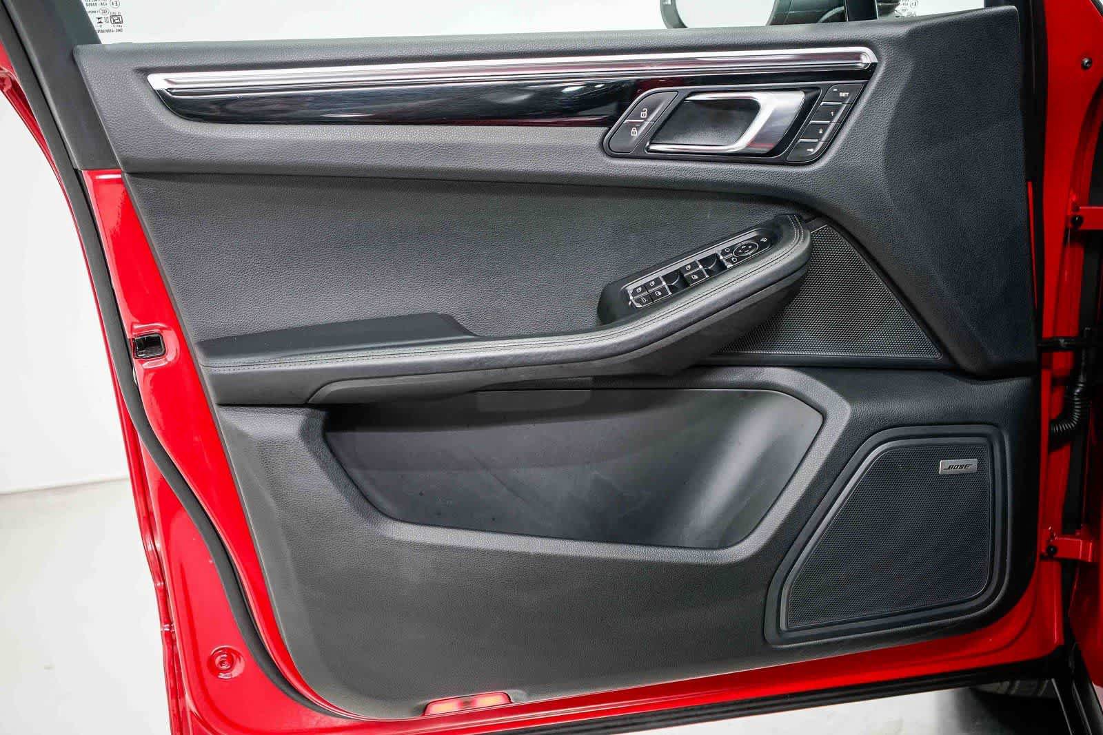 Used 2024 Porsche Macan image 19