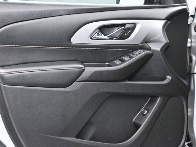 Used 2021 Chevrolet Traverse LT image 15