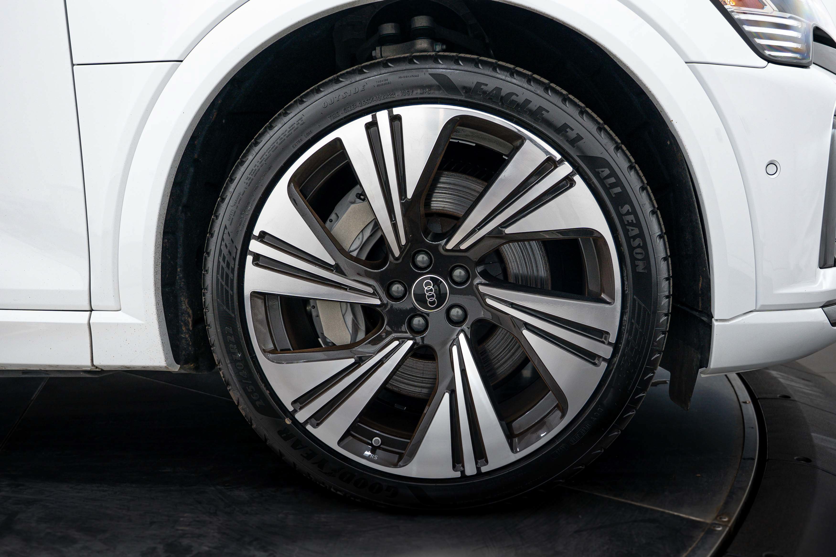 Certified 2024 Audi Q8 e-tron Prestige w/ Prestige Package AWD/4WD image 23