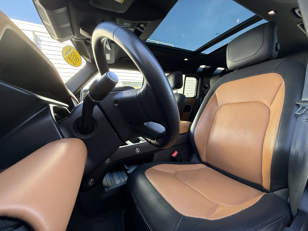 Used 2023 Land Rover Defender 110 X-Dynamic SE image 4