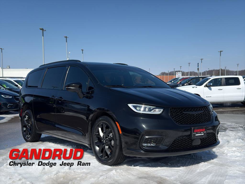 Used 2023 Chrysler Pacifica Touring-L w/ S Appearance Package