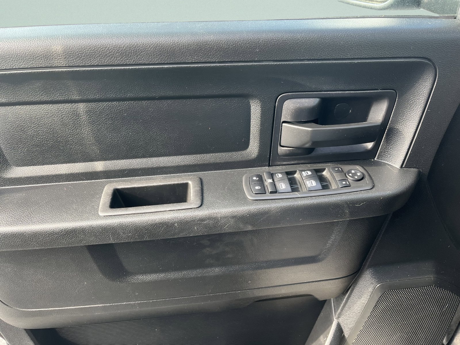 Used 2017 RAM 1500 Express AWD/4WD image 16