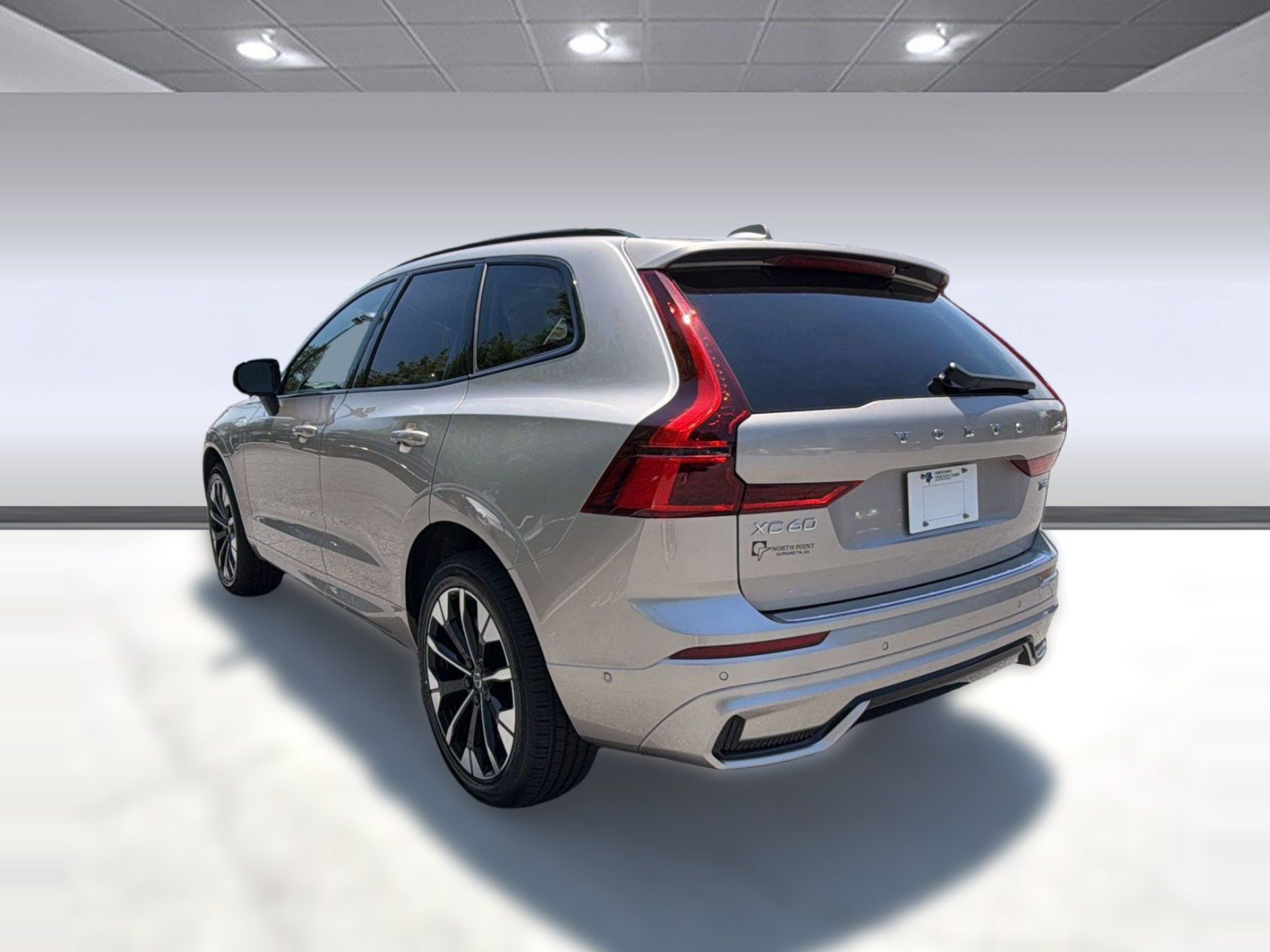 New 2026 Volvo XC60 T8 Ultra w/ Climate Package AWD/4WD image 3