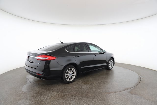 Used 2017 Ford Fusion SE image 18