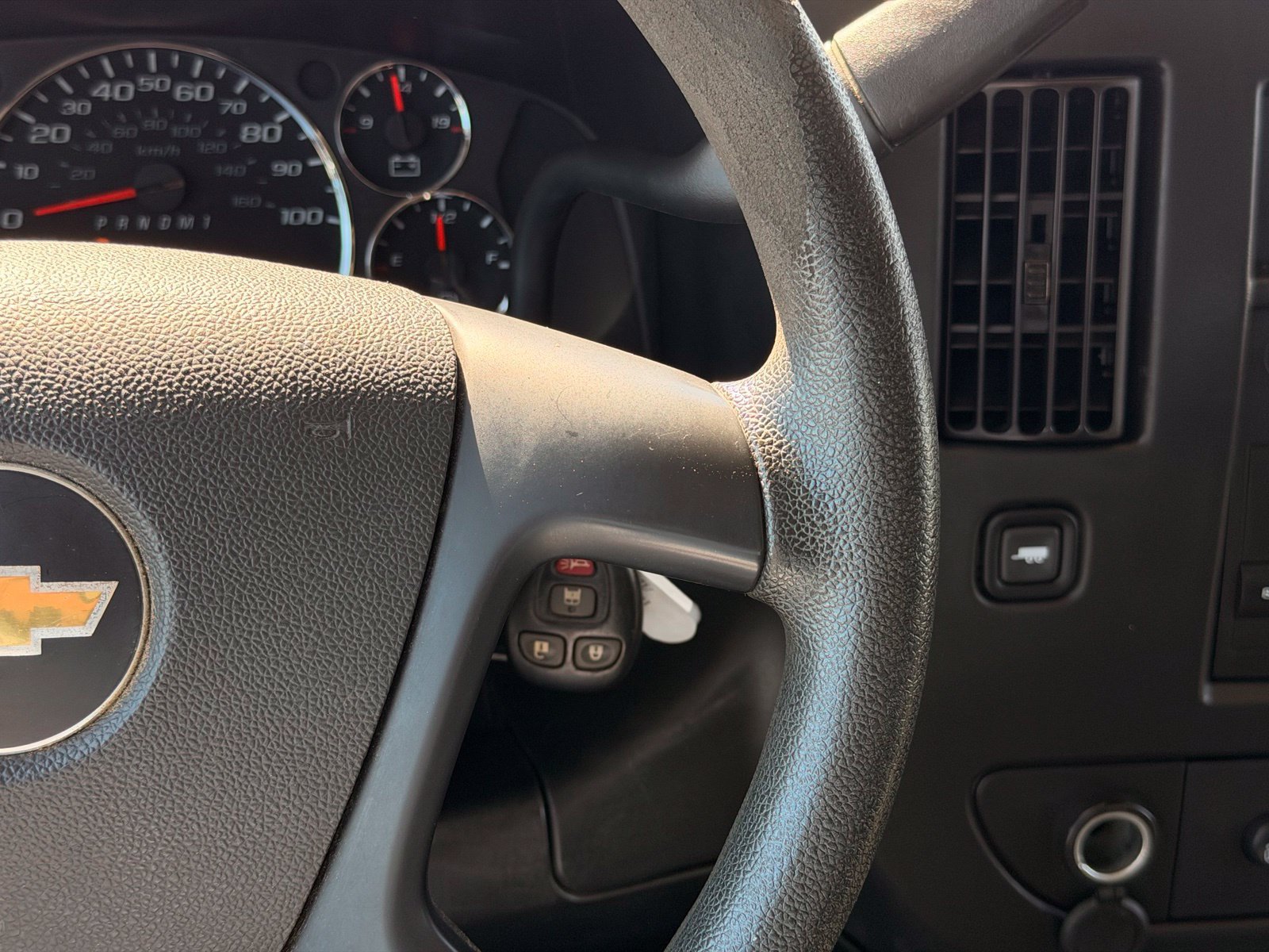 Used 2014 Chevrolet Express 2500 RWD image 27