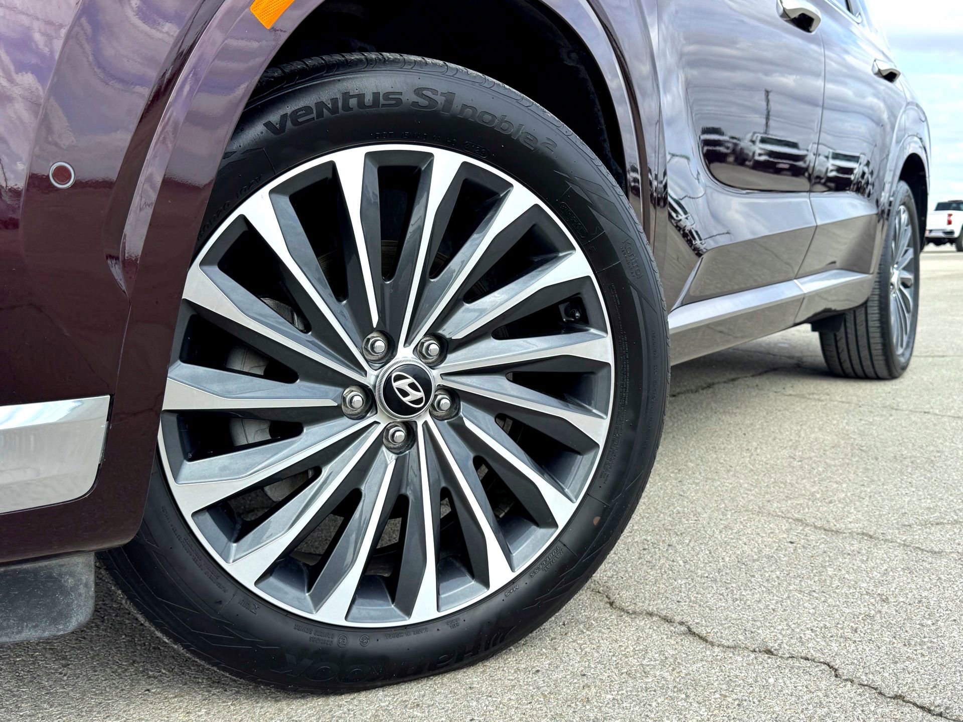 Used 2024 Hyundai Palisade Calligraphy image 2