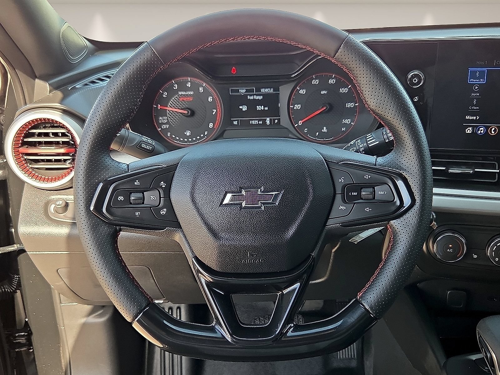 Used 2025 Chevrolet Trax RS FWD image 12