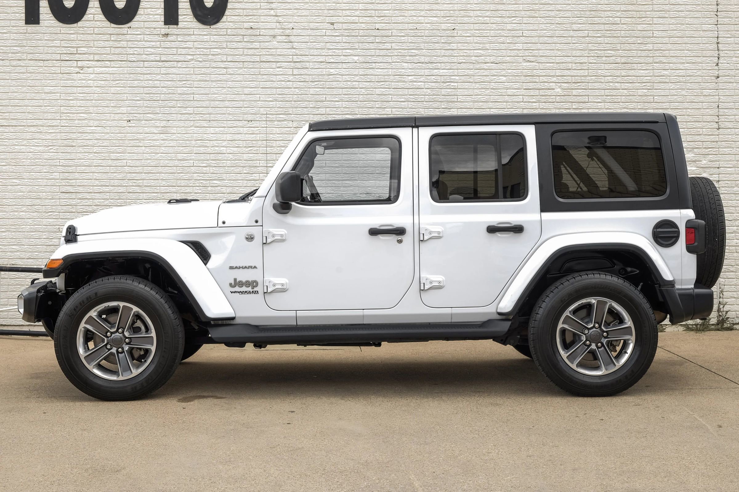 Used 2020 Jeep Wrangler Unlimited Sahara image 10