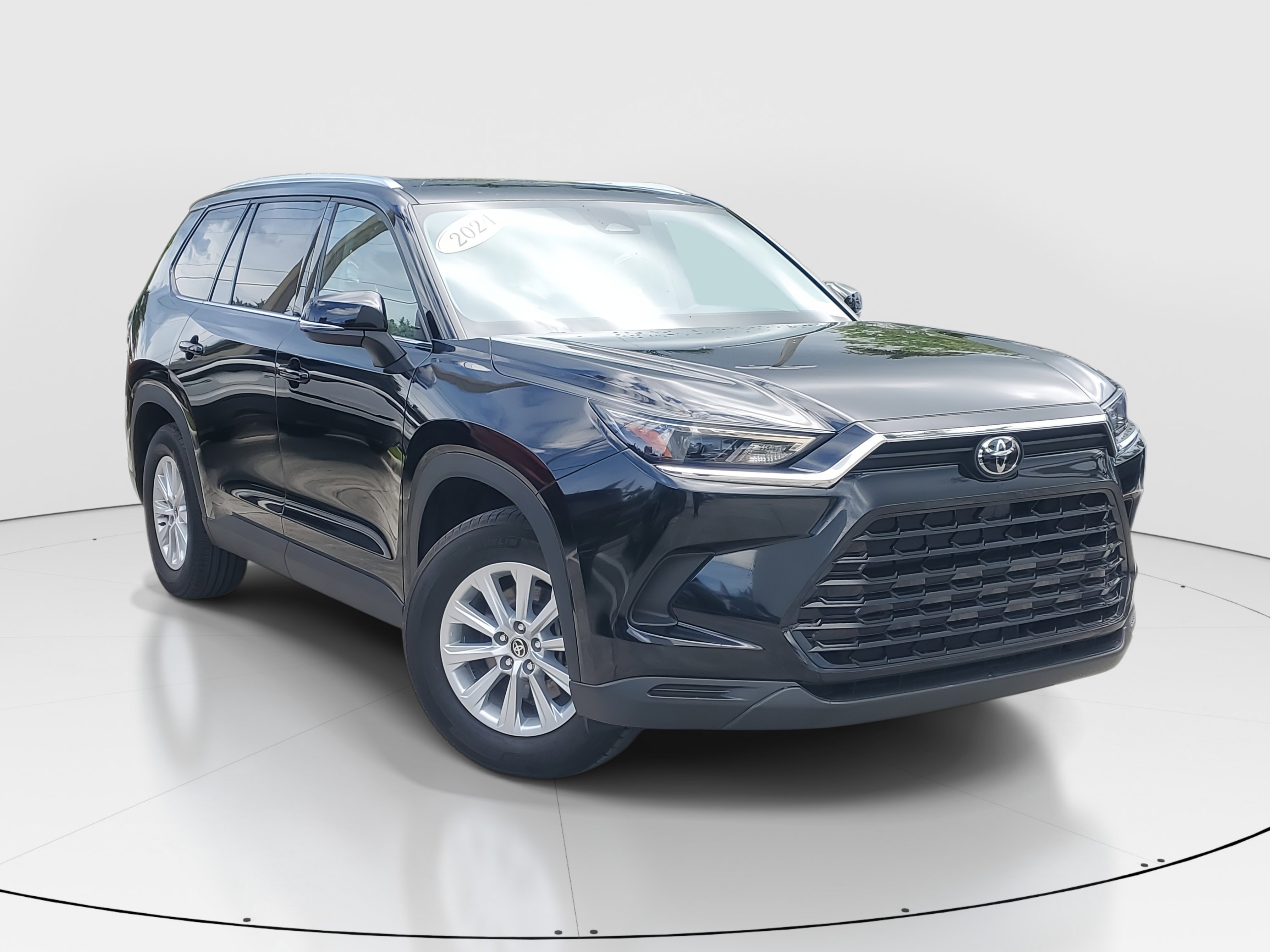 Used 2024 Toyota Grand Highlander XLE image 2